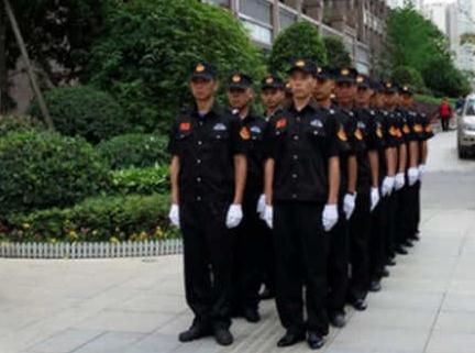 保安人員在停車場(chǎng)進(jìn)行工作時(shí)，需要負(fù)責(zé)什么呢？